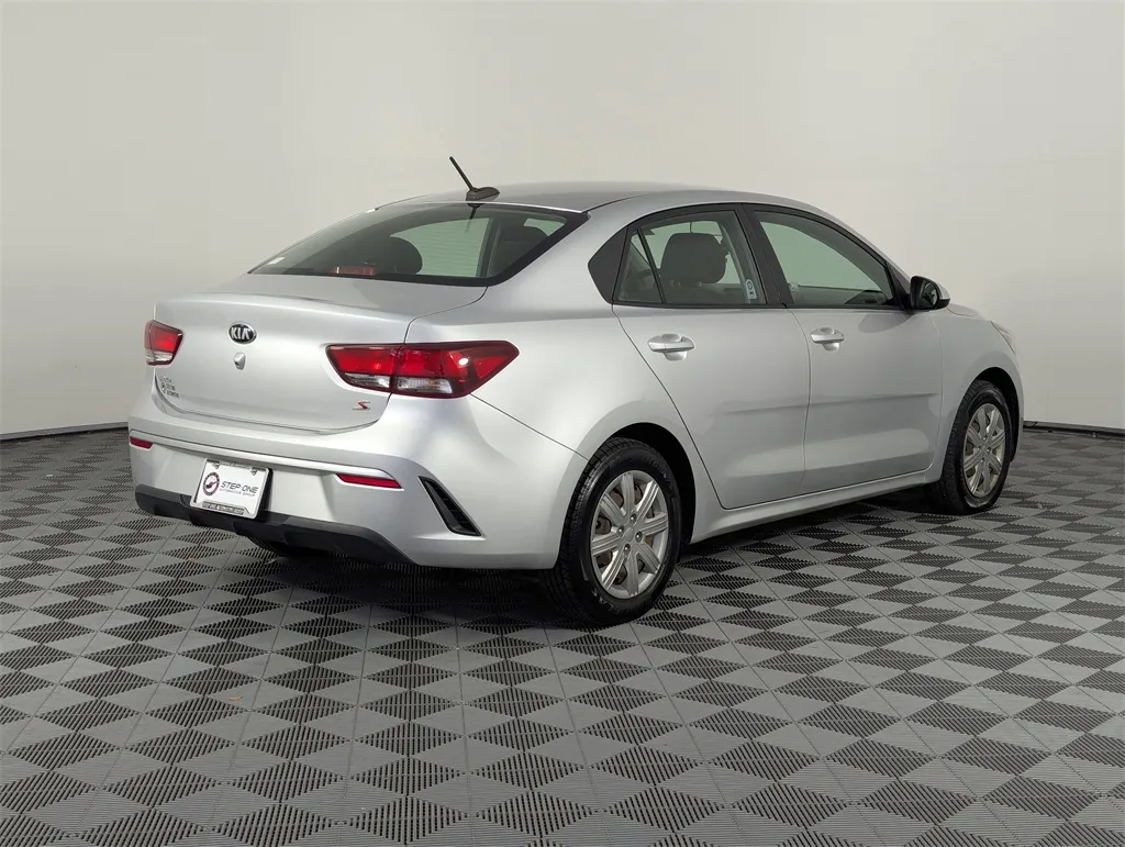 2021 Kia Rio S photo 3