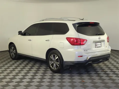 More photos of 2017 Nissan Pathfinder SL at Step One Kia Fort Walton Beach, FL