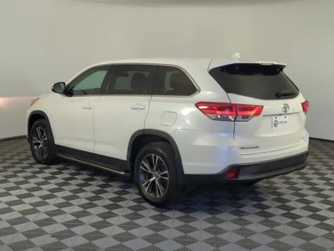 More photos of 2019 Toyota Highlander LE at Step One Kia Fort Walton Beach, FL