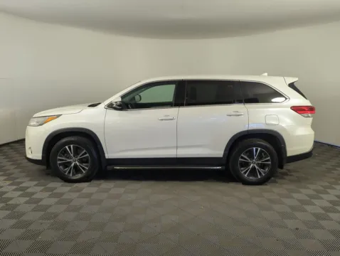 More photos of 2019 Toyota Highlander LE at Step One Kia Fort Walton Beach, FL