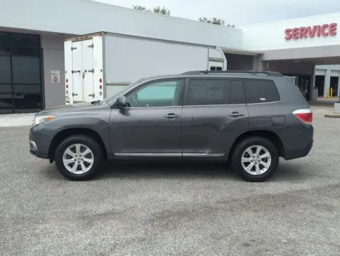 More photos of 2011 Toyota Highlander Limited at Step One Kia Fort Walton Beach, FL