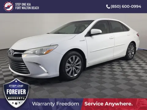White 2017 Toyota Camry Hybrid XLE for sale in Fort Walton Beach, FL