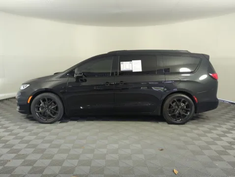 More photos of 2024 Chrysler Pacifica Limited at Step One Kia Fort Walton Beach, FL