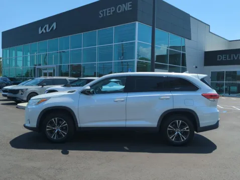 More photos of 2019 Toyota Highlander LE Plus at Step One Kia Fort Walton Beach, FL