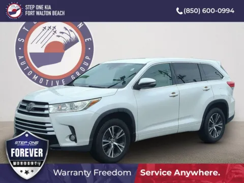 White 2017 Toyota Highlander LE Plus for sale in Fort Walton Beach, FL