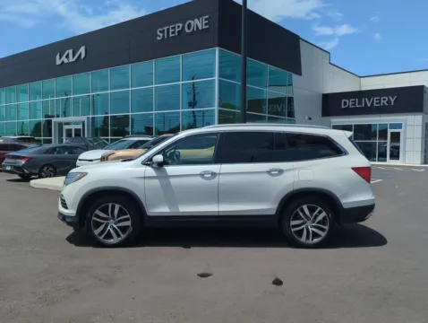 More photos of 2017 Honda Pilot Touring at Step One Kia Fort Walton Beach, FL