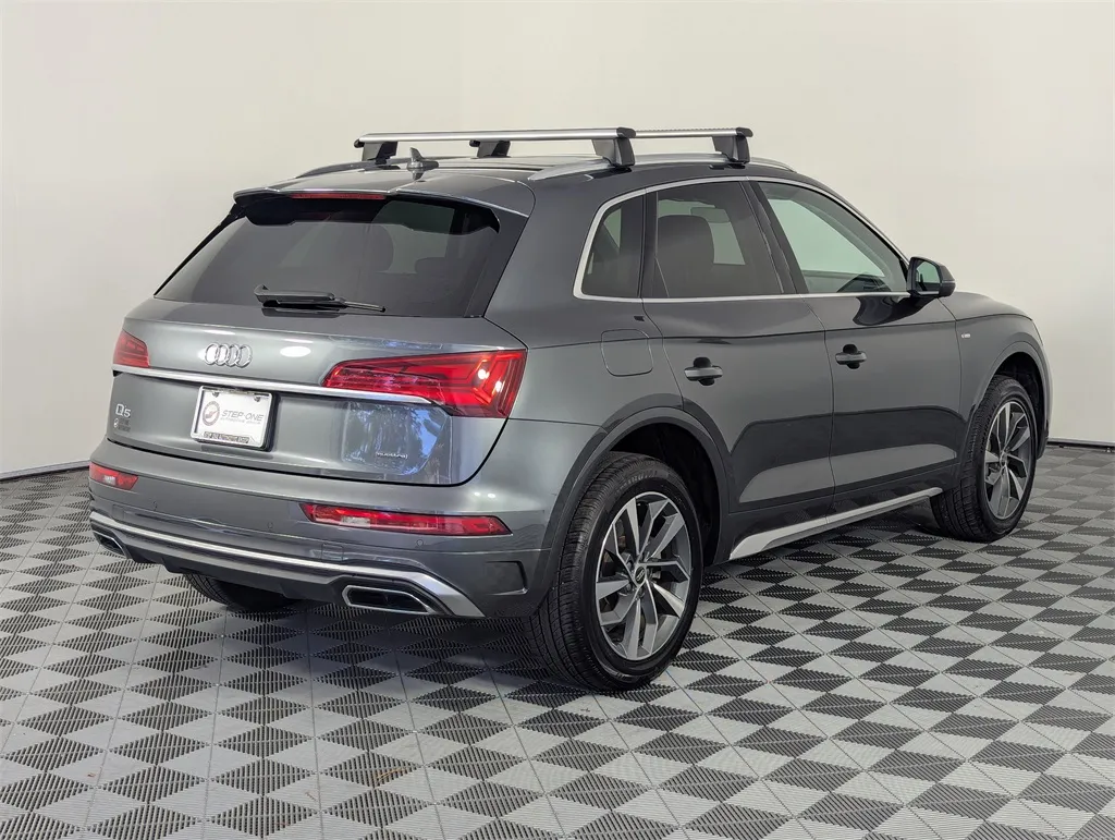 2023 Audi Q5 45 S line Premium photo 2