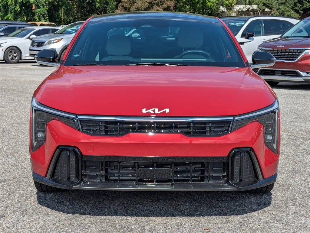 2025 Kia K4 GT-Line photo 4