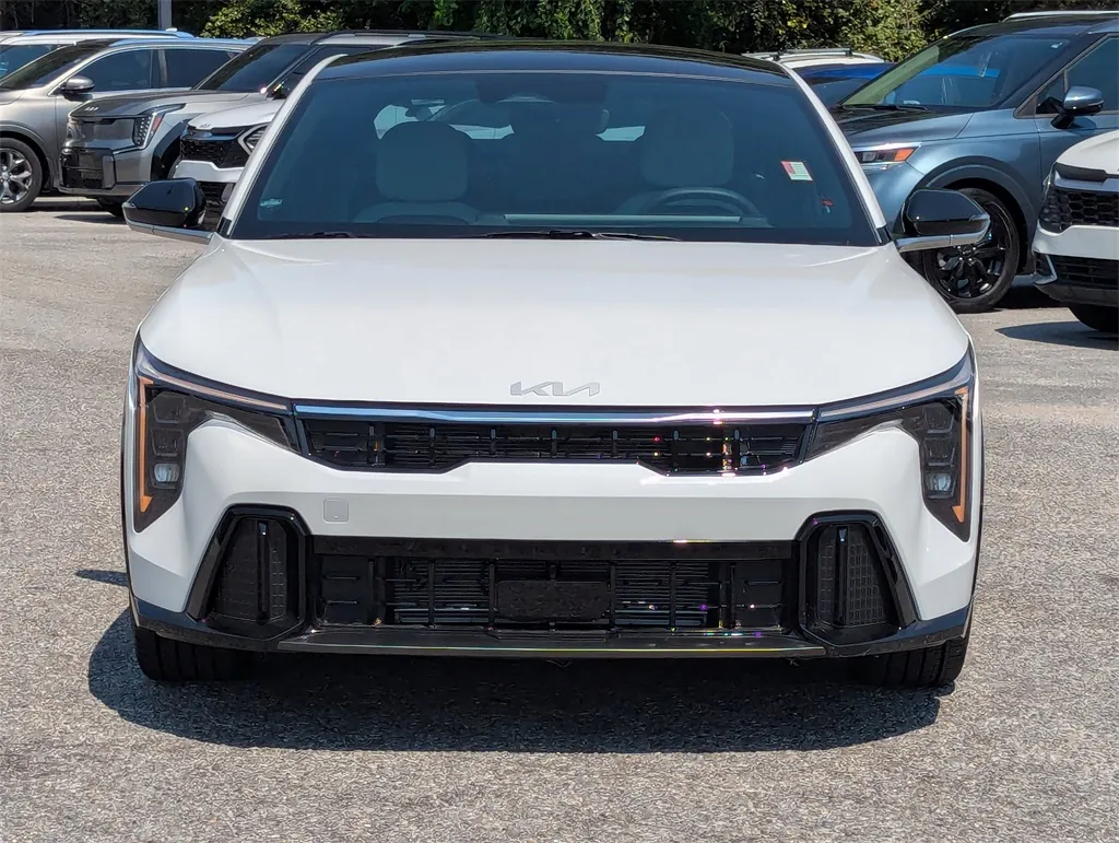 2025 Kia K4 GT-Line photo 4