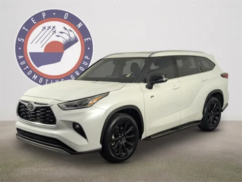 Photos of 2022 Toyota Highlander Platinum for sale in Fort Walton Beach, FL at Step One Kia Fort Walton Beach