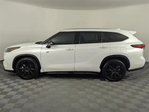More photos of 2022 Toyota Highlander Platinum at Step One Kia Fort Walton Beach, FL
