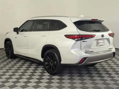 More photos of 2022 Toyota Highlander Platinum at Step One Kia Fort Walton Beach, FL