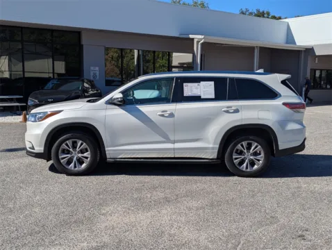 More photos of 2015 Toyota Highlander XLE V6 at Step One Kia Fort Walton Beach, FL