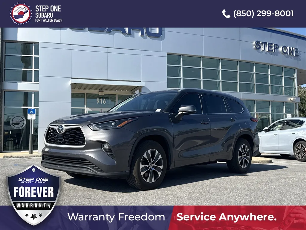 Gray 2022 Toyota Highlander XLE for sale in Fort Walton Beach, FL