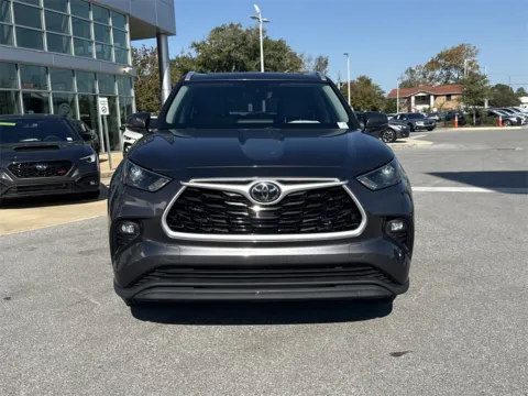 More photos of 2022 Toyota Highlander XLE at Step One Subaru Fort Walton Beach, FL