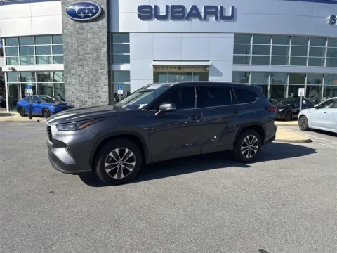 More photos of 2022 Toyota Highlander XLE at Step One Subaru Fort Walton Beach, FL