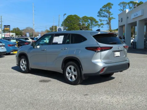 More photos of 2024 Toyota Highlander LE at Step One Volkswagen Fort Walton Beach, FL
