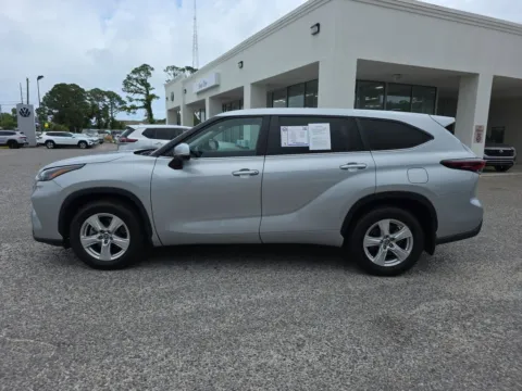 More photos of 2024 Toyota Highlander LE at Step One Volkswagen Fort Walton Beach, FL