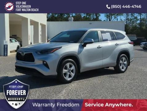 Silver 2024 Toyota Highlander LE for sale in Fort Walton Beach, FL