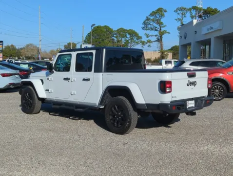 More photos of 2023 Jeep Gladiator Sport at Step One Volkswagen Fort Walton Beach, FL