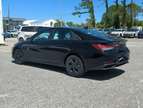 More photos of 2023 Hyundai Elantra SEL at Step One Volkswagen Fort Walton Beach, FL