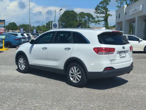 More photos of 2016 Kia Sorento LX at Step One Volkswagen Fort Walton Beach, FL