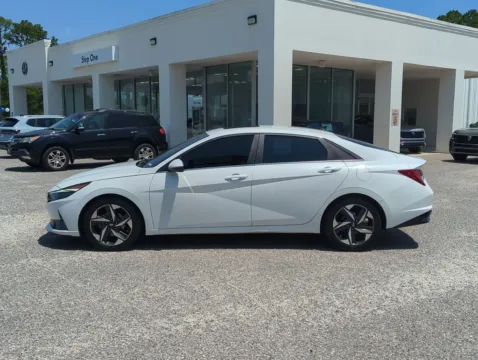 More photos of 2021 Hyundai Elantra Limited at Step One Volkswagen Fort Walton Beach, FL
