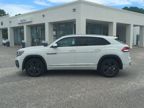 More photos of 2021 Volkswagen Atlas Cross Sport 3.6L V6 SE w/Technology R-Line at Step One Volkswagen Fort Walton Beach, FL