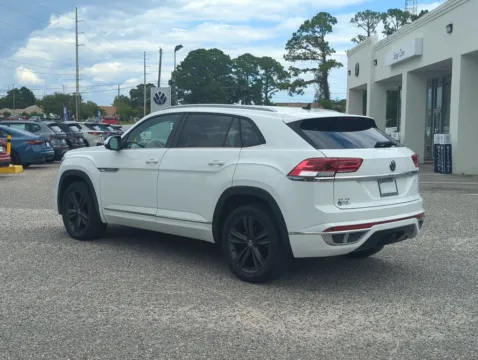 More photos of 2021 Volkswagen Atlas Cross Sport 3.6L V6 SE w/Technology R-Line at Step One Volkswagen Fort Walton Beach, FL