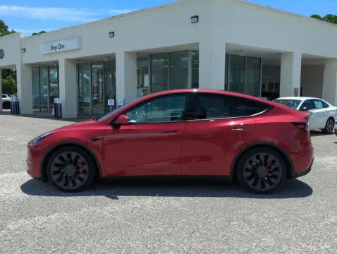 More photos of 2022 Tesla Model Y Performance at Step One Volkswagen Fort Walton Beach, FL