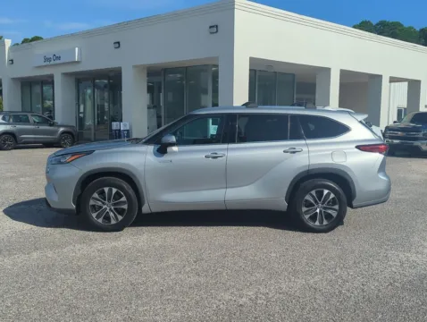 More photos of 2020 Toyota Highlander Hybrid XLE at Step One Volkswagen Fort Walton Beach, FL