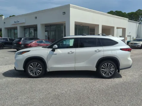 More photos of 2021 Toyota Highlander Hybrid Platinum at Step One Volkswagen Fort Walton Beach, FL