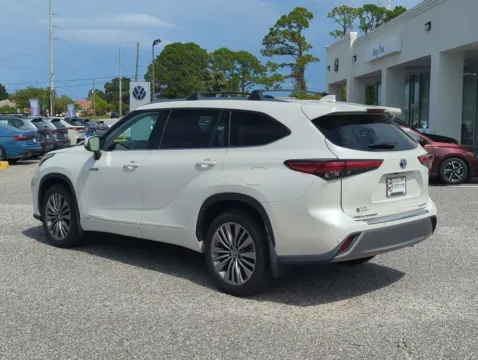 More photos of 2021 Toyota Highlander Hybrid Platinum at Step One Volkswagen Fort Walton Beach, FL