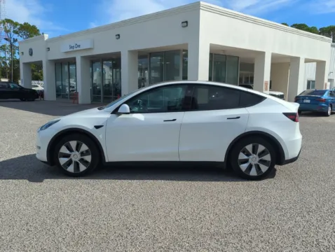 More photos of 2024 Tesla Model Y Long Range at Step One Volkswagen Fort Walton Beach, FL