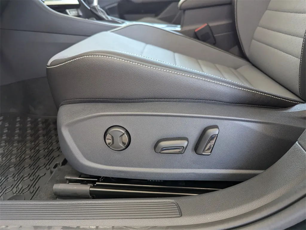 2025 Volkswagen Jetta 1.5T SE photo 4