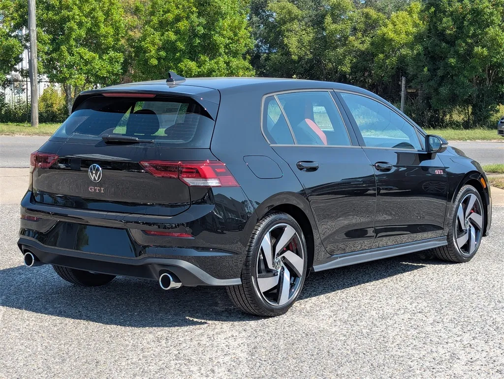 2025 Volkswagen Golf GTI S photo 2