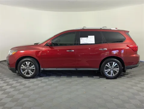 More photos of 2019 Nissan Pathfinder SL at Step One Volkswagen Fort Walton Beach, FL