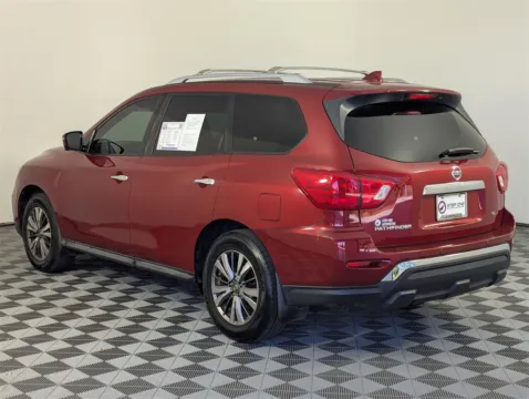 More photos of 2019 Nissan Pathfinder SL at Step One Volkswagen Fort Walton Beach, FL