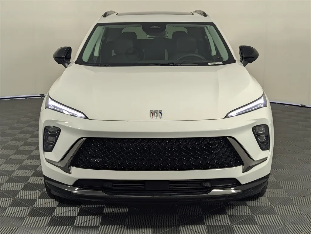 2025 Buick Envision Sport Touring photo 3