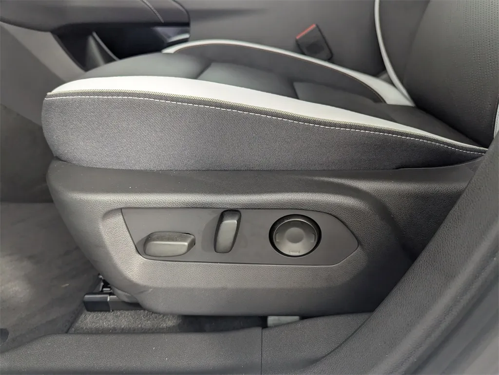 2025 Buick Envision Sport Touring photo 4