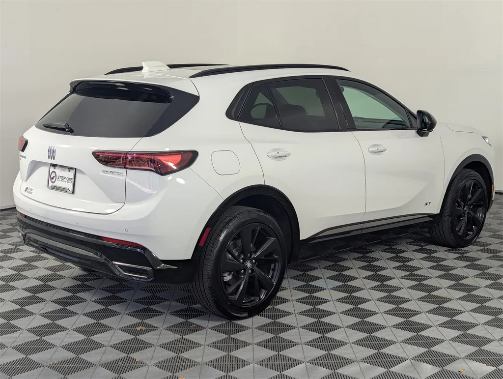 2025 Buick Envision Sport Touring photo 2