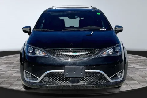 More photos of 2020 Chrysler Pacifica Hybrid Limited at Redlands CDJR, CA