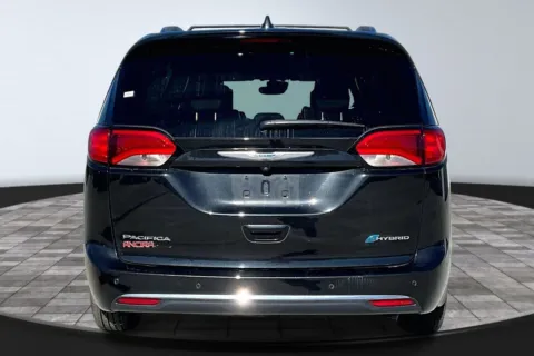 More photos of 2020 Chrysler Pacifica Hybrid Limited at Redlands CDJR, CA