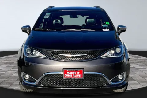 More photos of 2020 Chrysler Pacifica Limited at Redlands CDJR, CA