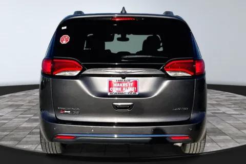 More photos of 2020 Chrysler Pacifica Limited at Redlands CDJR, CA