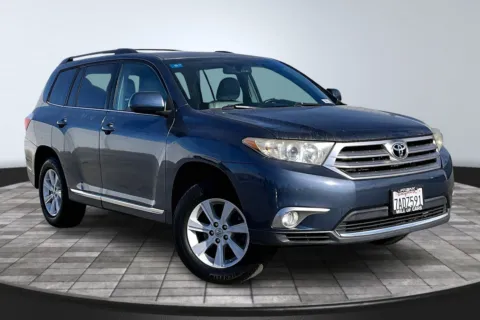 Photos of 2013 Toyota Highlander Base Plus V6 for sale in Redlands, CA at Redlands CDJR