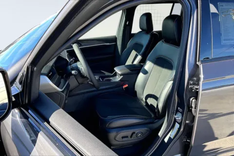 Another view of 2026 Jeep Grand Cherokee Laredo for sale in Redlands, CA at Redlands CDJR