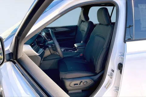 Another view of 2026 Jeep Grand Cherokee Laredo for sale in Redlands, CA at Redlands CDJR