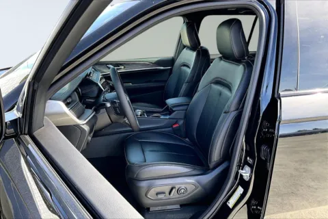 Another view of 2026 Jeep Grand Cherokee Limited for sale in Redlands, CA at Redlands CDJR