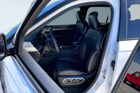 Another view of 2022 Jeep Grand Cherokee Summit 4xe for sale in Redlands, CA at Redlands CDJR